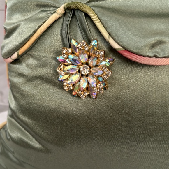 Two Unique Accent Pillows Aurora borealis Brooches & Ribbon Embroidery accents - Picture 8 of 9